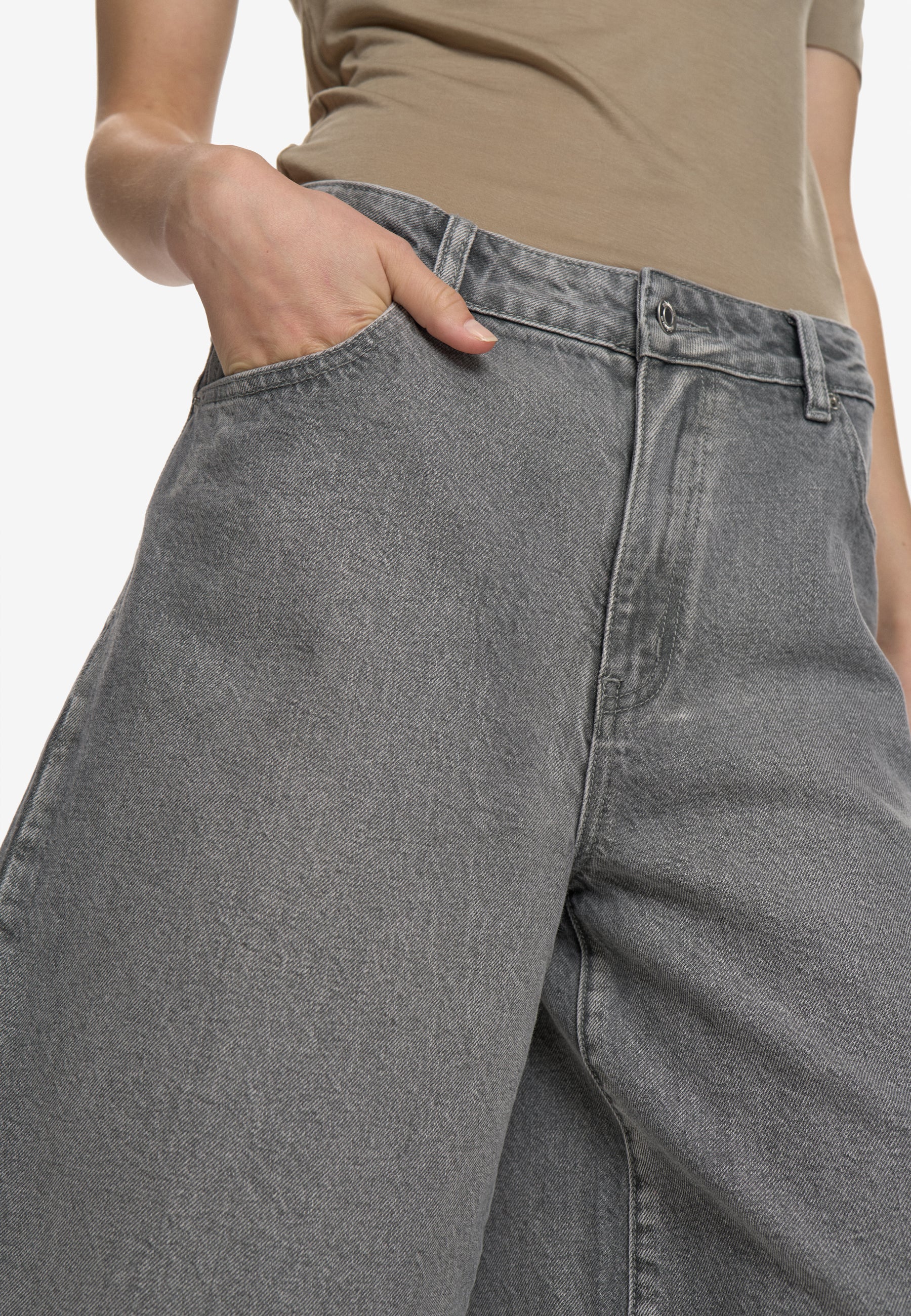 minimum female Alva mw long shorts 2461 Shorts 910 Light Grey